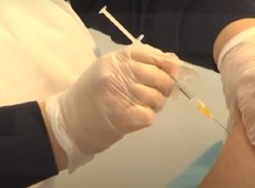 Poche vaccinazioni anti covid19 degli over 80, riparte servizio domiciliare