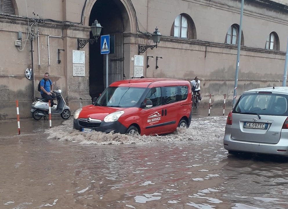 Maltempo a Palermo, allagamenti al cimitero dei Rotoli