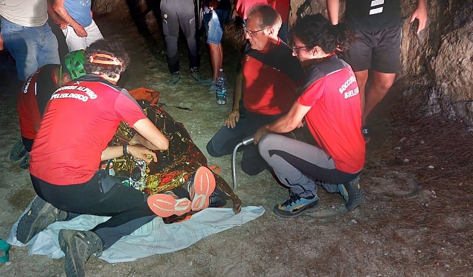 Runner scivolata e salvata dal soccorso alpino