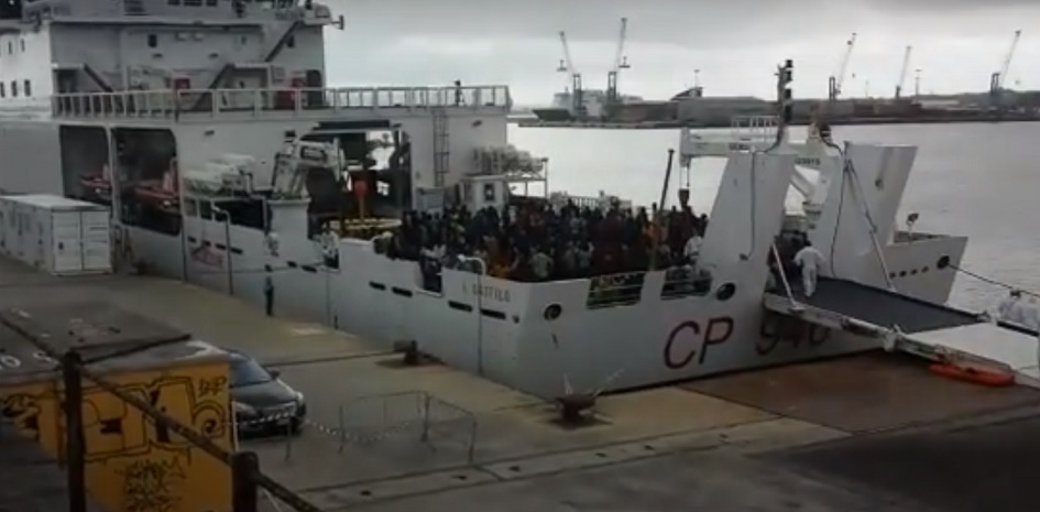 Migranti salvati in mare dalla nave Dattilo