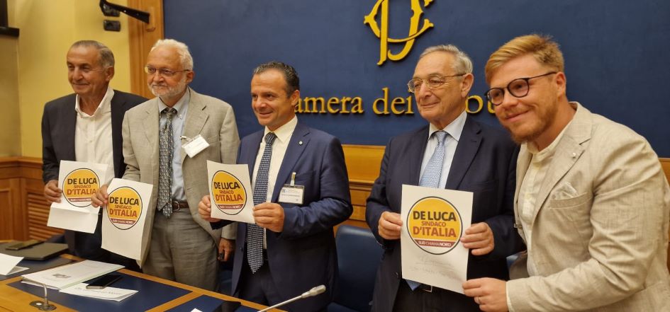 Cateno De Luca presenta le sue liste per le elezioni nazionali