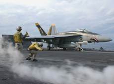 Venti di guerra nel Mediterraneo. La marina statunitense recupera l’aereo F-18 caduto dalla portaerei Truman