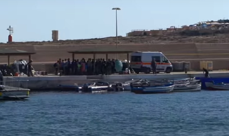 Proseguono gli sbarchi dei migranti a Lampedusa