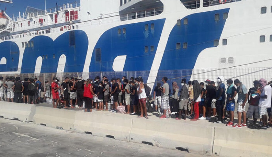 Altri trasferimenti di migranti dall'hotspot di Lampedusa