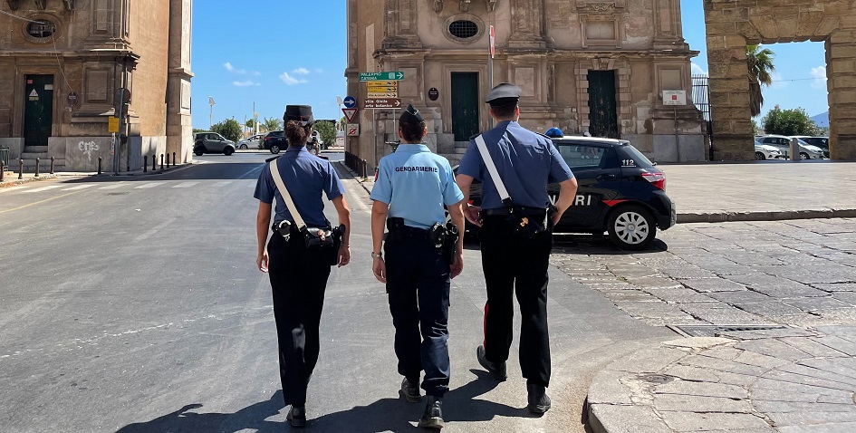 Controlli di carabinieri e gendarmi francesi a Palermo