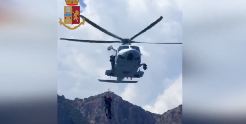 Recupero di naufraghi in esercitazione