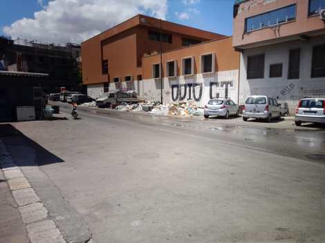 Borgovecchio, rifiuti in strada