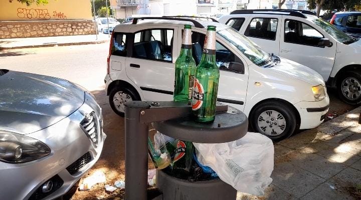 cestini pieni in via Ammiraglio Rizzo, Acqusanta Palermo