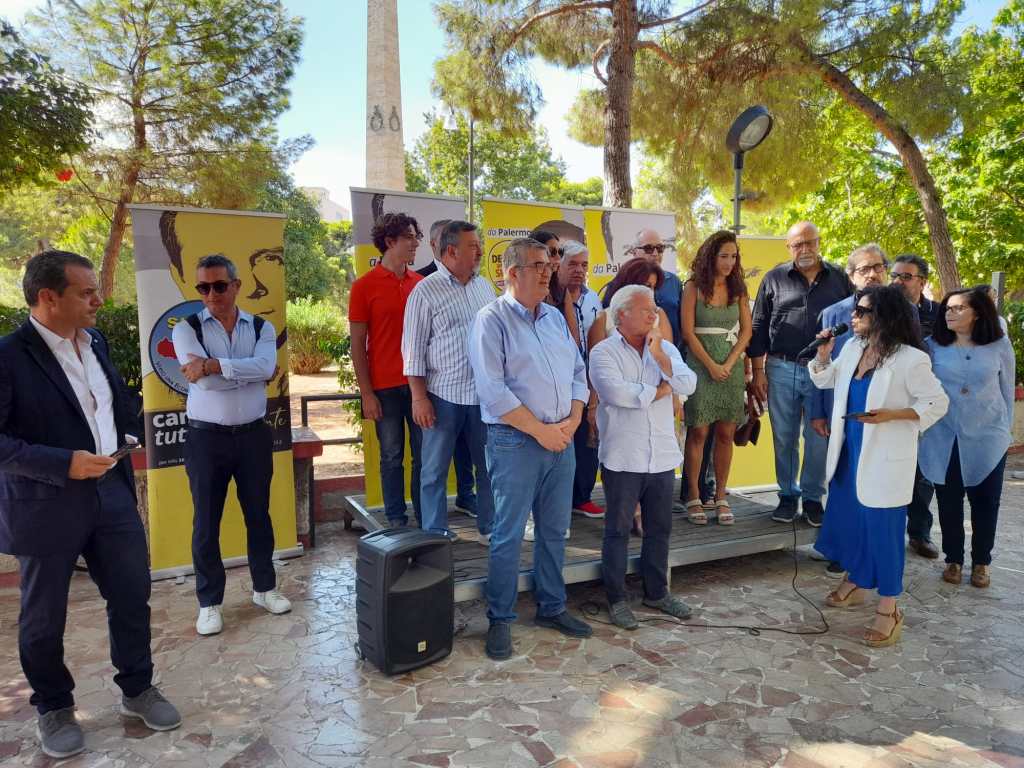 Cateno De Luca presenta i candidati di Sicilia Vera