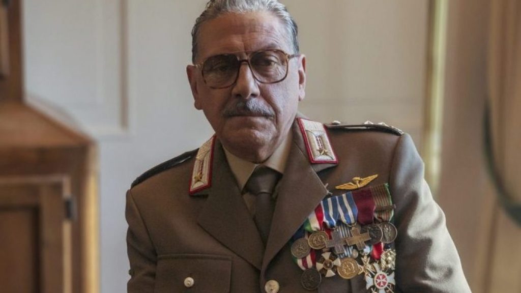 Sergio Castellitto nei panni del generale Carlo Alberto Dalla Chiesa.