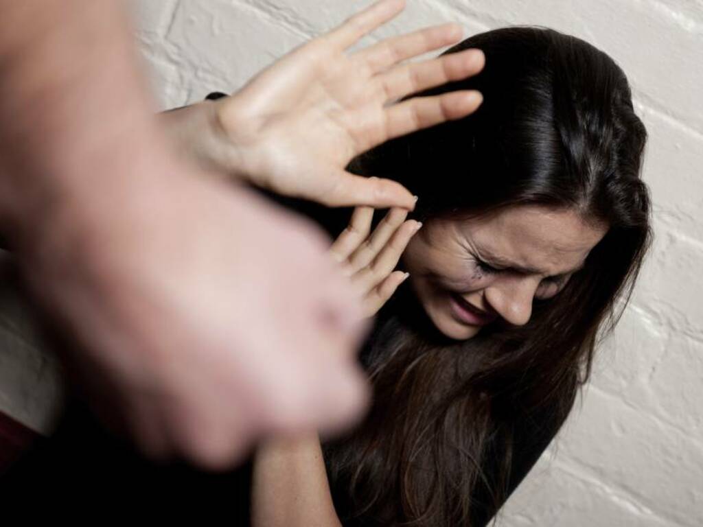 Maltrattamenti in casa.