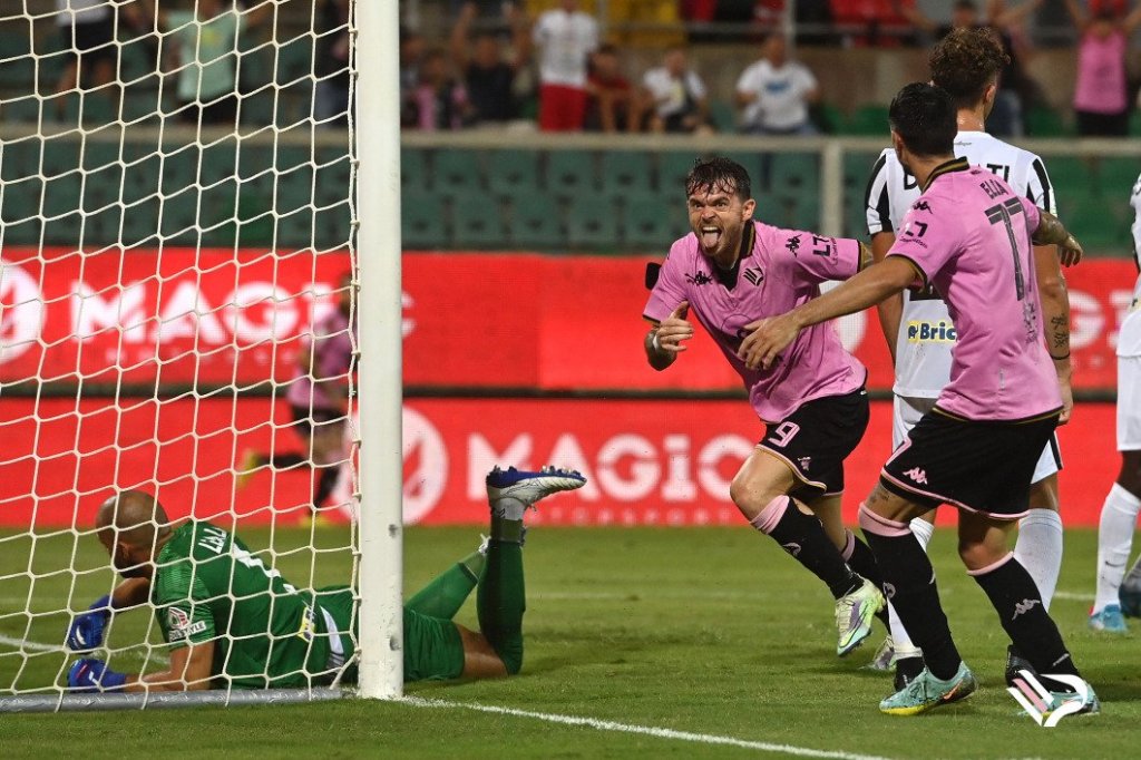 matteo brunori segna in Palermo-Ascoli 2-3