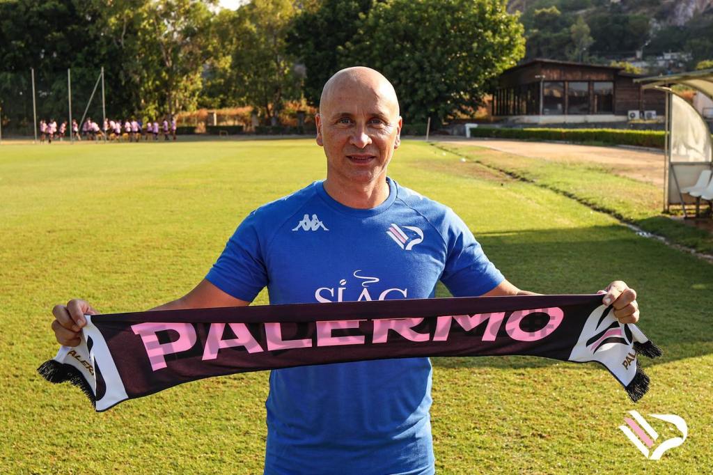 Eugenio Corini ha diretto il suo primo allenamento col Palermo