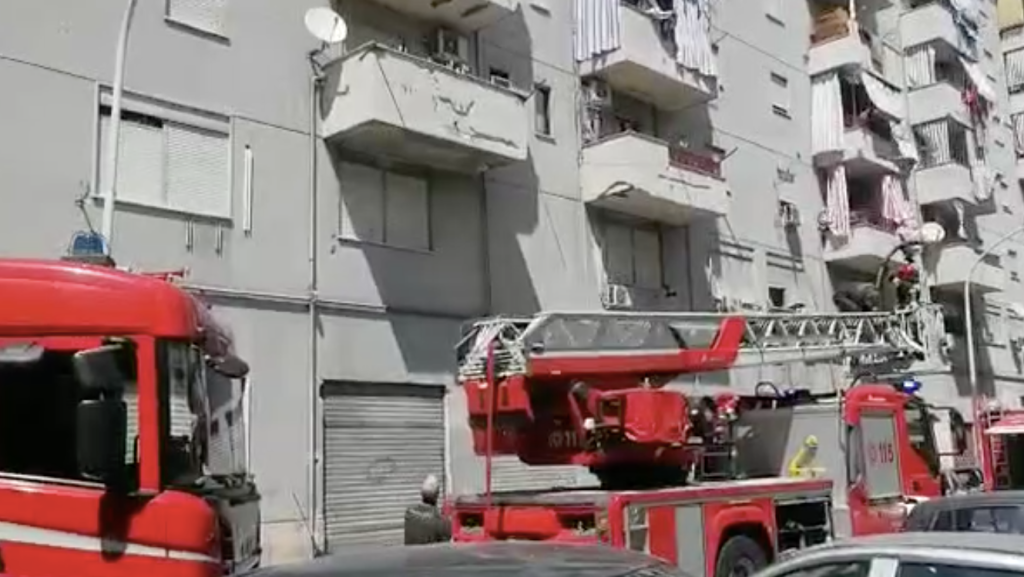 Incendio palazzo ferro Palermo