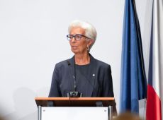 Bce, Lagarde “Prevediamo nuovi rialzi dei tassi di interesse”
