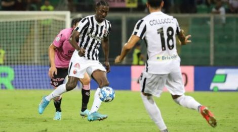 Gondo dell'Ascoli in azione contro il Palermo