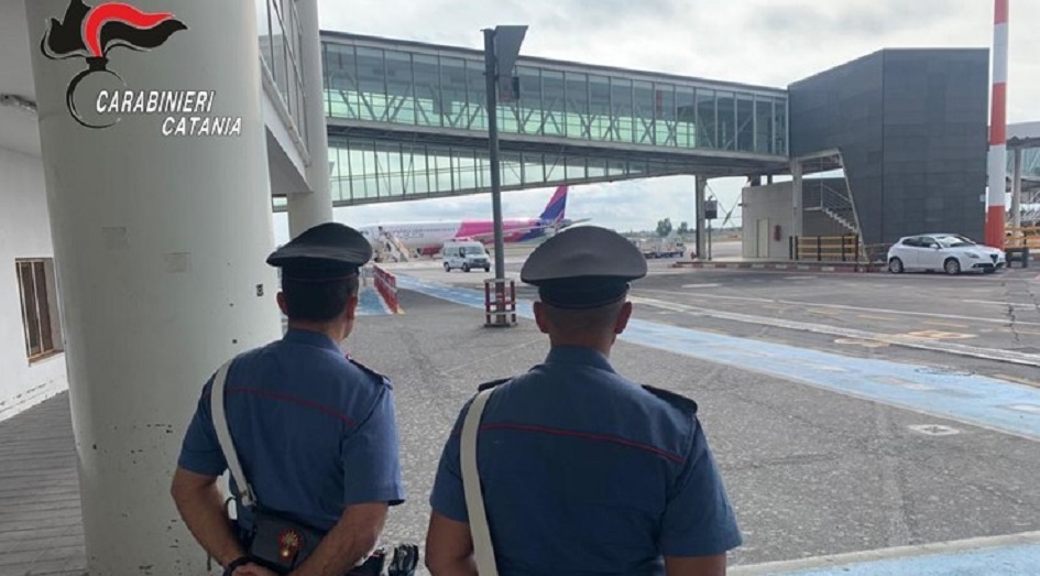 I carabinieri hanno scortato il rientro della piccola Giulia