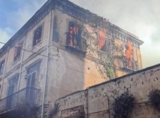 Incendio in una palazzina in via Normanni a Palermo, intervento dei pompieri