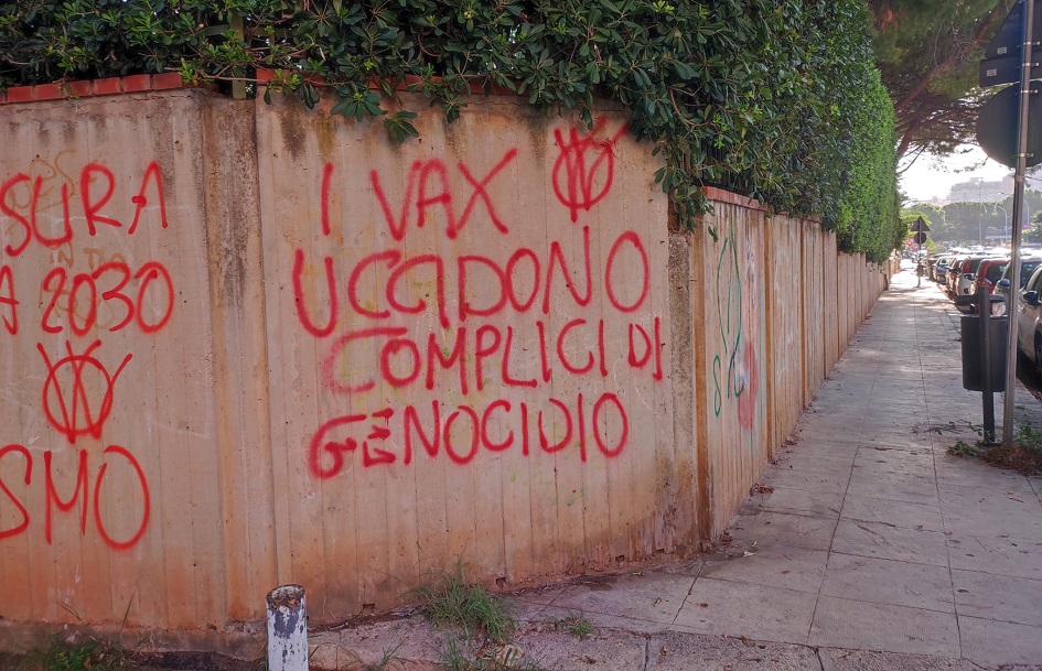 A Palermo spuntano scritte no vax