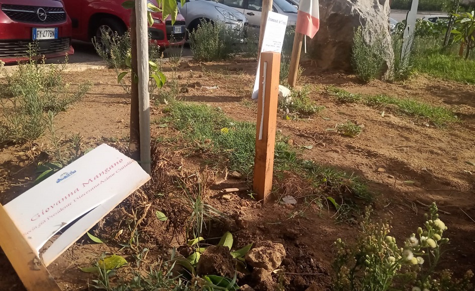 ancora vandalizzata l0area dedicata contro la violenza sulle donne