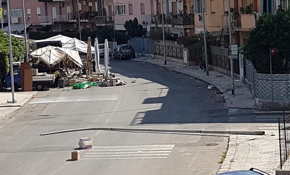 Cade palo dell'illuminazione a Partanna Mondello