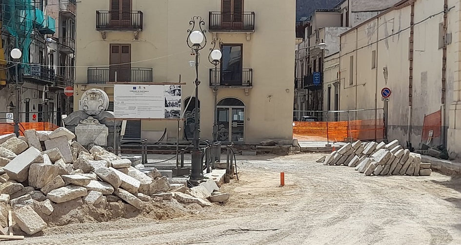 Ripresi i lavori in piazza Duomo a Partinico