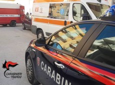 Nudo sul balcone di casa minaccia il suicidio, salvato in extremis dai carabinieri