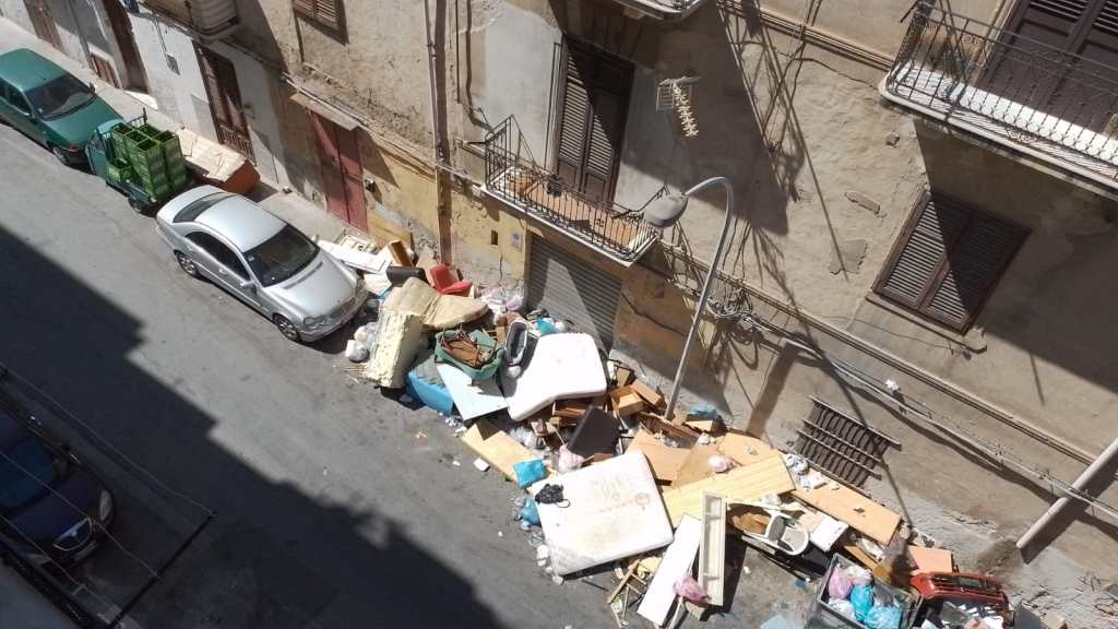 Palermo annega fra i rifiuti, Zisa