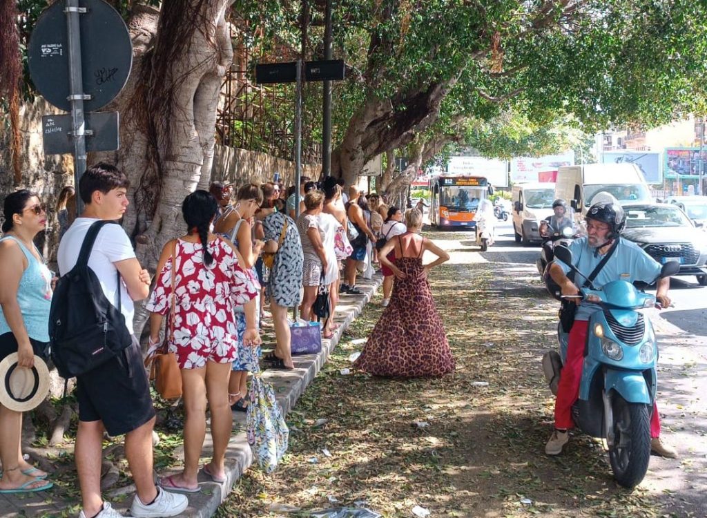 Caos fermate Amat Palermo