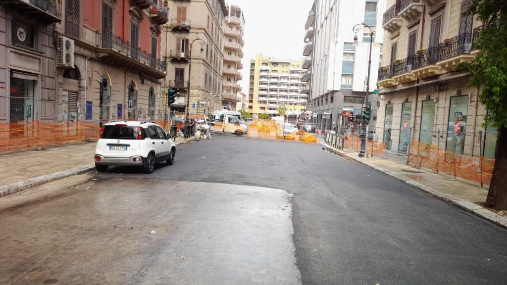 Tappo via Roma, asfaltato pozzo A via Amari