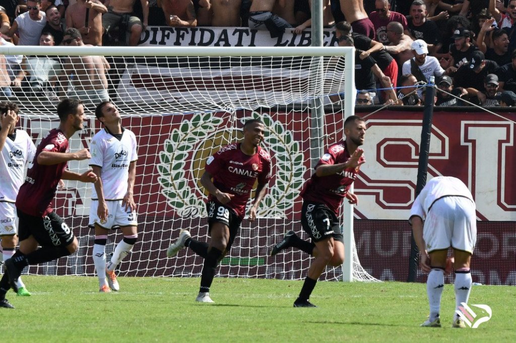 Reggina-Palermo, gol di Menez