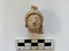 Dagli scavi del Tempio D della Valle dei Templi riemerge una testina della dea Athena