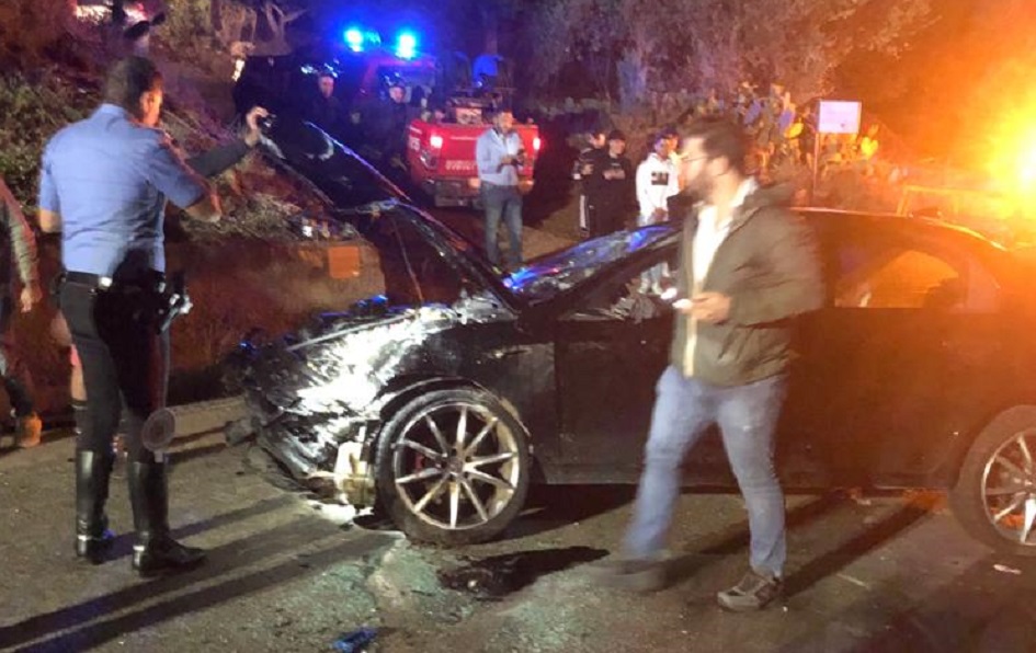 Auto fuori strada, grave un giovane