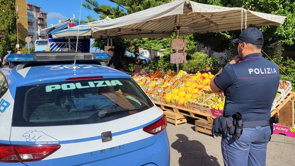 Controlli interforze contro l'abusivismo commerciale