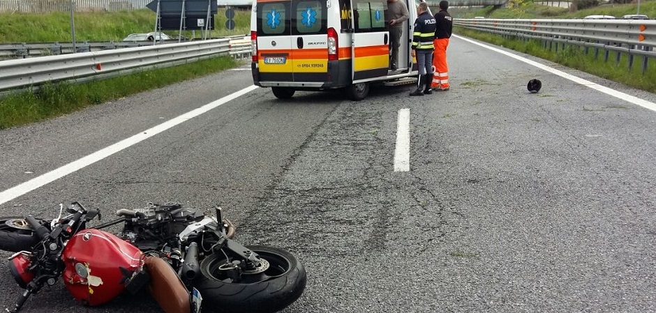 Grave Incidente In Autostrada Palermo Catania Un Motociclista Ha Una 