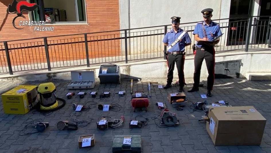 Svuotato dai ladri garage di un anziano