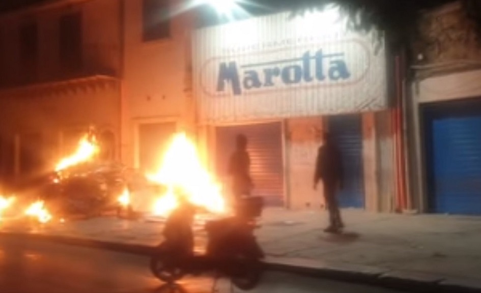 Auto a fuoco nelle vicinanze di corso Tukory