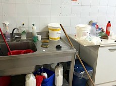 Laboratorio di dolci con gravi carenze igieniche, anche operai in nero e con reddito di cittadinanza