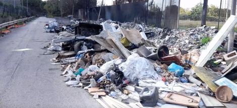 Rifiuti allo svincolo Brancaccio