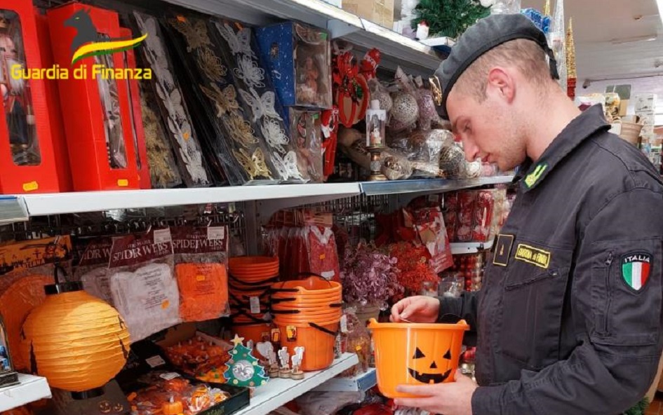Migliaia di articoli di Halloween taroccati