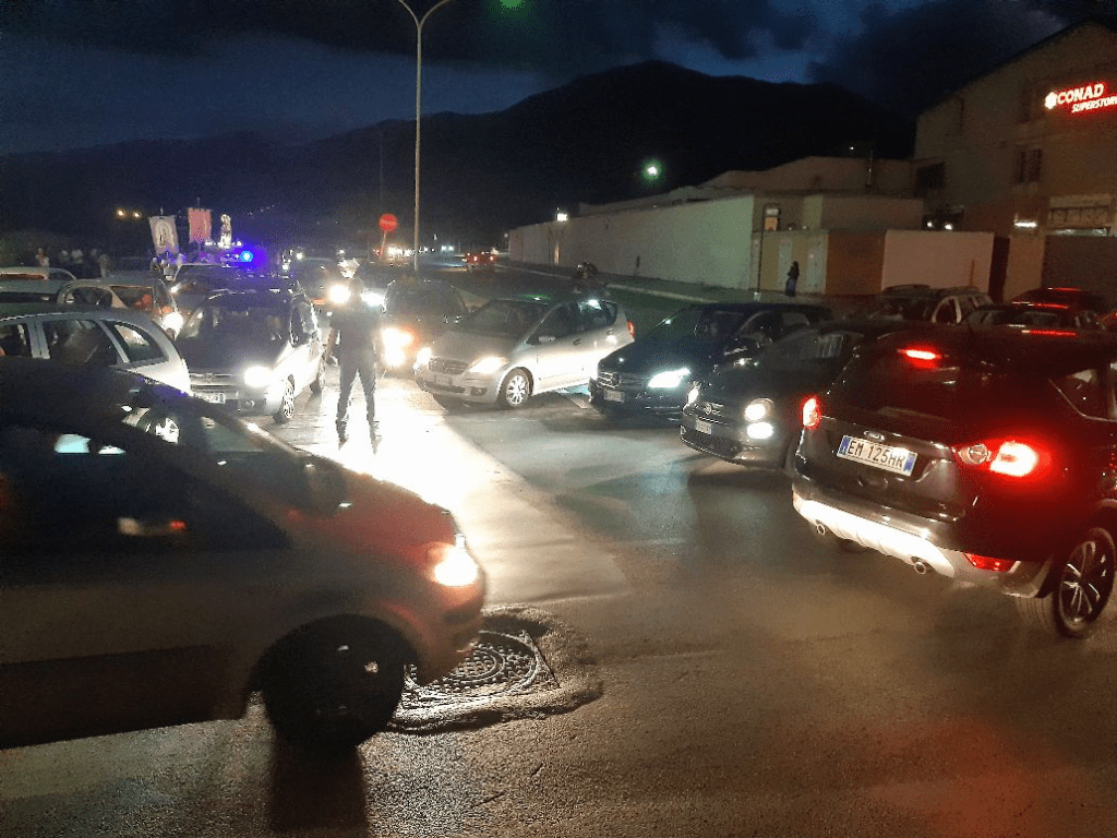 Traffico in via Messina Marine