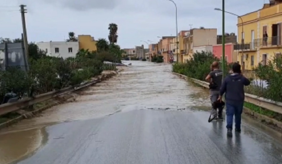 A Trapani si spala dopo il nubifragio