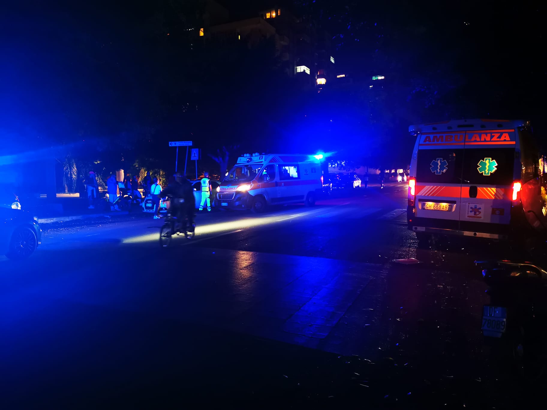 Incidente in via Ammiraglio Rizzo, due persone ferite in ospedale