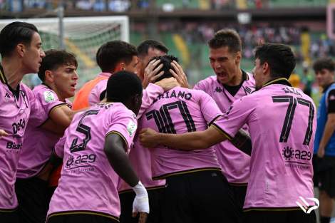 Esultanza Palermo dopo gol al Pisa, serie B 2022-2023