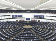 Parlamento UE chiede di preparare una risposta a un attacco nucleare russo