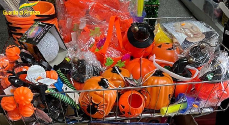 Sequestrati prodotti per la festa di Halloween