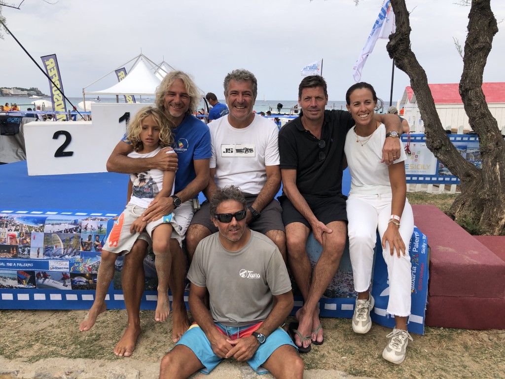 Siciliani campioni ai mondiali windsuerfer 2022 a Mondello