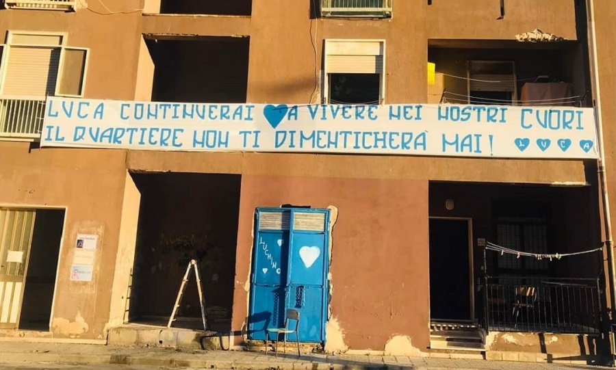 Lo striscione per Luca Centofanti