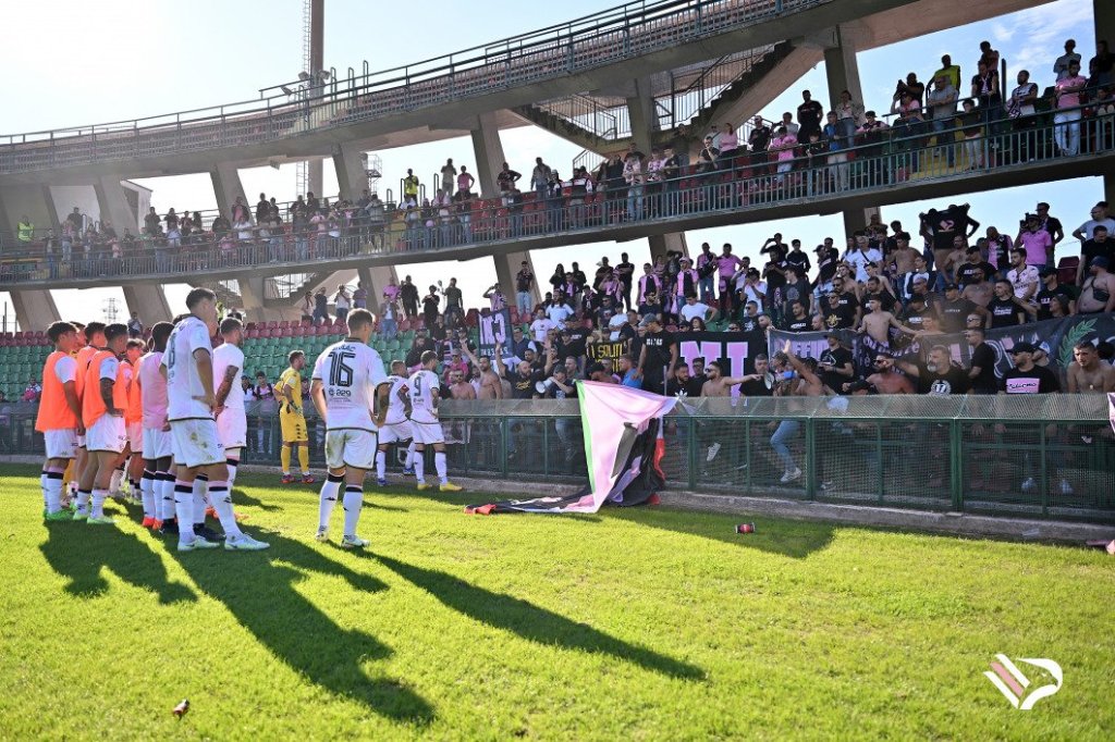 ternan-palermo, rosanero sotto la curva tifosi ospiti