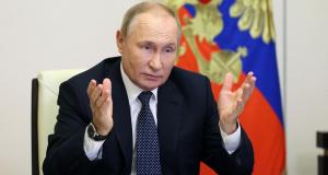 Putin accusa l’Ucraina di “crimini neonazisti” nel Giorno della Memoria